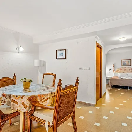 Apartment Unique 1-1 *